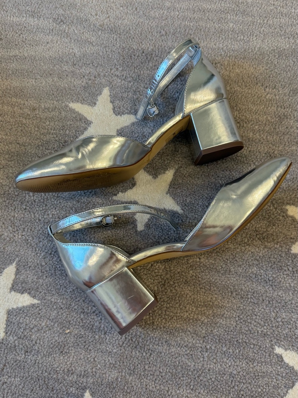 J CREW Ankle strap heels in Silver Mirror
Size 9.5 M - Picture 7 of 13